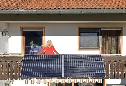Foto von Einfach Grüner Strom - Balkon Kraftwerk | Stecker Solaranlage | updatefähiger Wechselrichter | Balkonkraftwerk | Photovoltaik